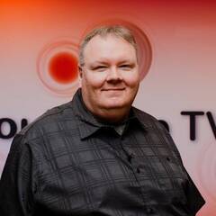 Profile photograph of Steven Scott wearing a black checked shirt